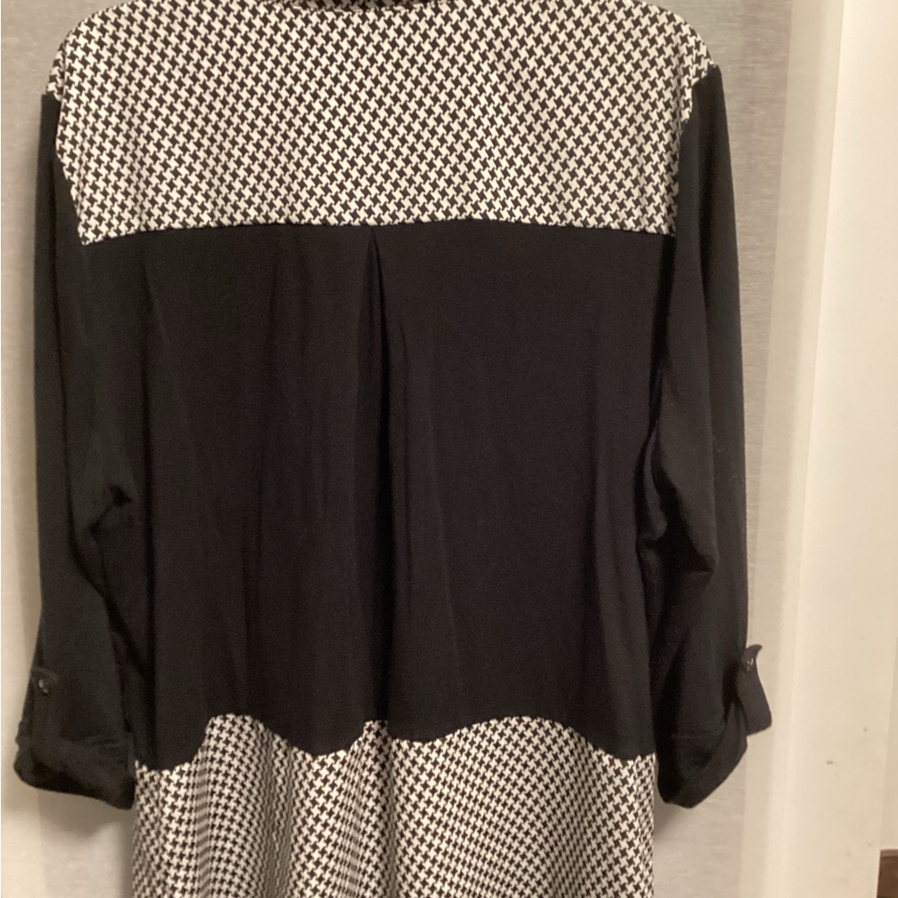 Style & Co Houndstooth Patterned Top - Picture 3 of 3